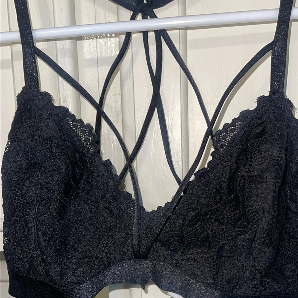 Elegant Black Lace Strappy Bralette‎